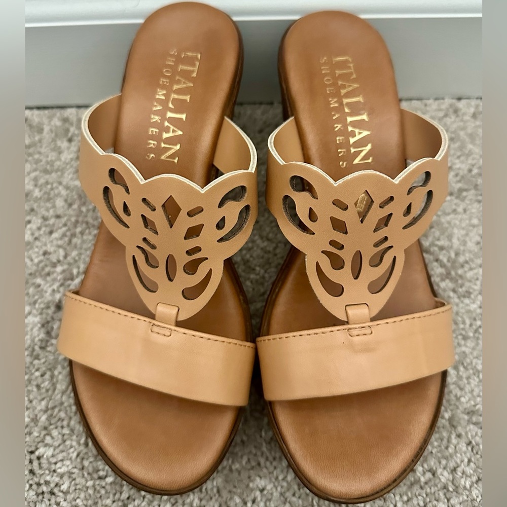 Italian Shoemakers Women's Beige Cutout Sandals